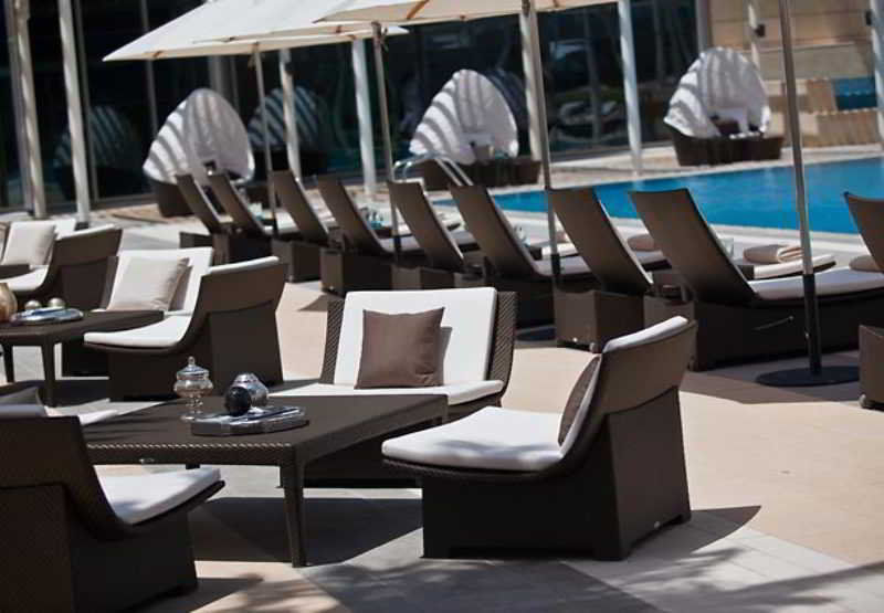 Courtyard By Marriott Doha City Center Bagian luar foto