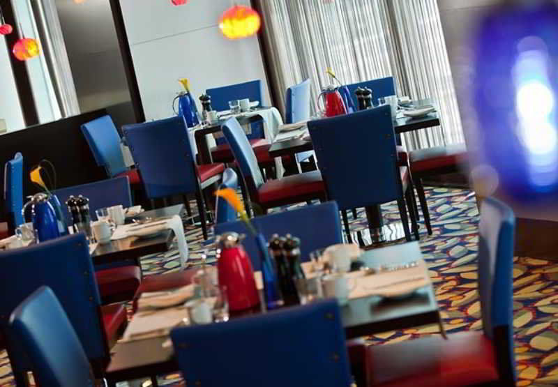 Courtyard By Marriott Doha City Center Bagian luar foto